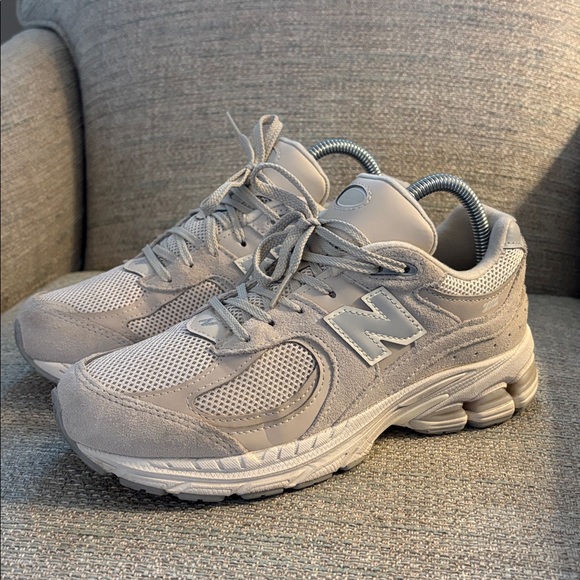 New Balance 2002R Light Gray Tan Sneakers Unisex Men's size 6